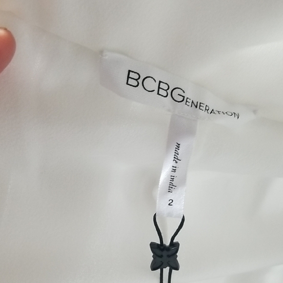 Elegant White Maxi Dress - Picture 7 of 9